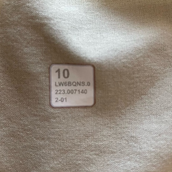 Lululemon Stretch High-Rise Crop DESIGNED FOR‎ ON THE MOVE Size 10 - Picture 7 of 10